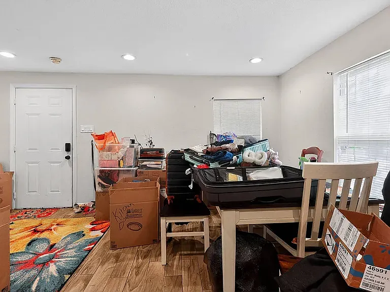 511 W Orange St — Photo 16