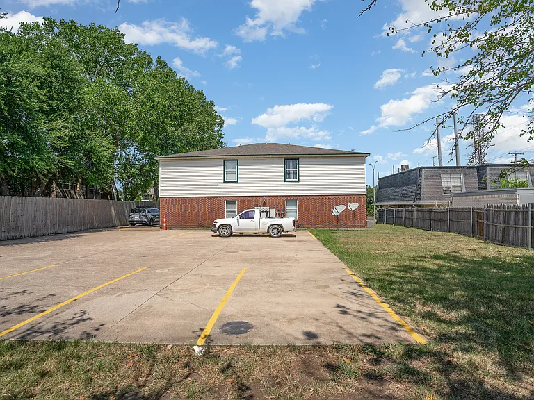 6325 Granbury Rd — Photo 21