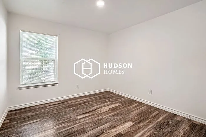 3208 Baylor St — Photo 8