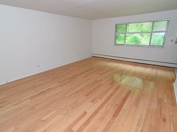 3rd image of 937 Highland Ave