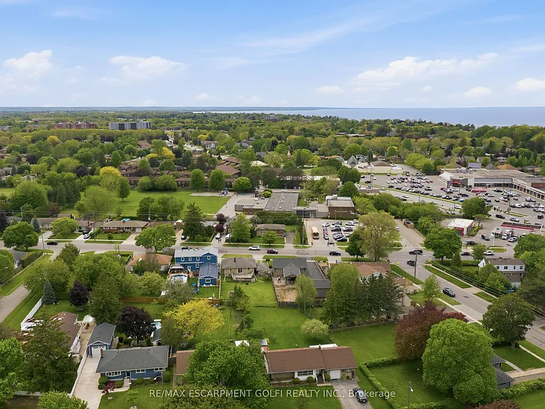 602 Geneva St — Photo 35