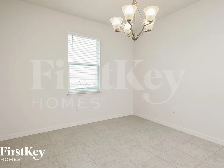 1585 Isleta Loop — Photo 6