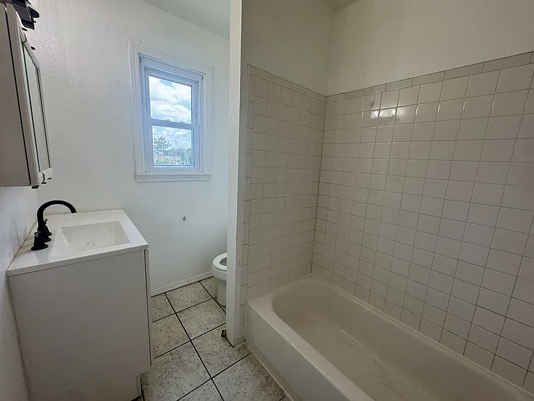 2715 W 48th St #1 — Photo 6