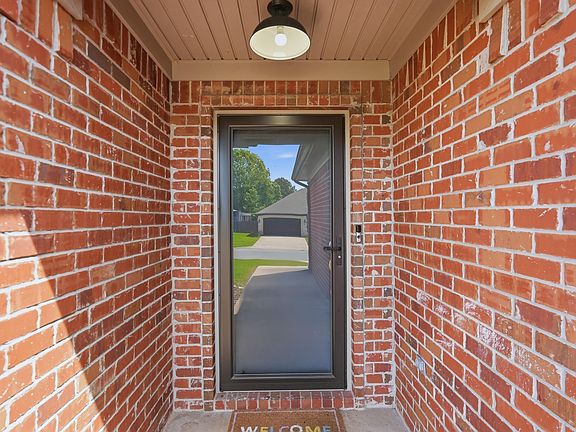 3rd image of 312 Sandlewood Dr