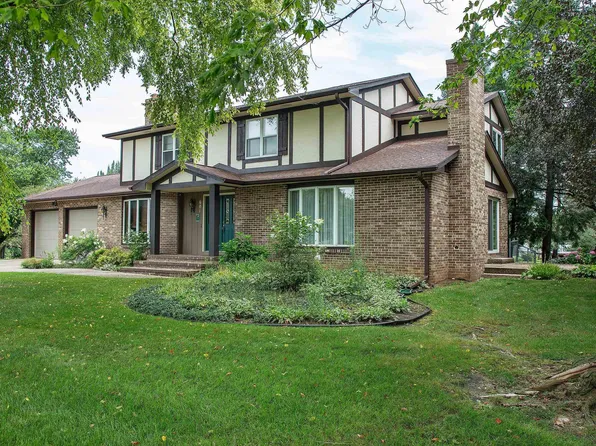 601 Brown Ln, Waverly, IA 50677
