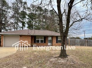 121 Pembroke Ct, Raeford, NC 28376