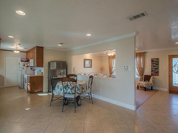 5th image of 104 Edwards Dr