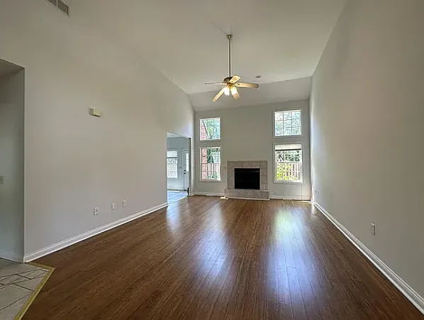 3802 E Regents Cir — Photo 2