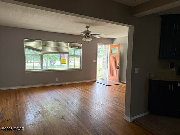 2nd image of 2808 S Grand Ave