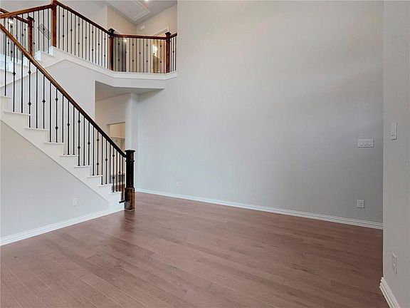 3rd image of 3305 Maplewood Dr