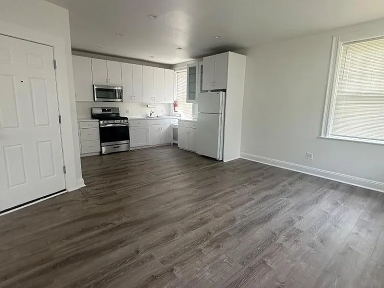 818 Summit Ave #3 — Photo 3