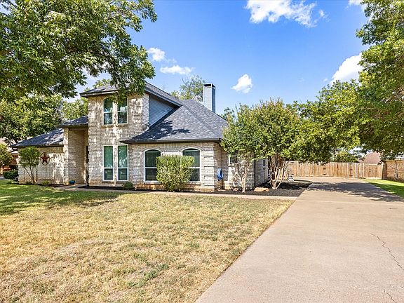 3rd image of 6105 Belvidere Cir