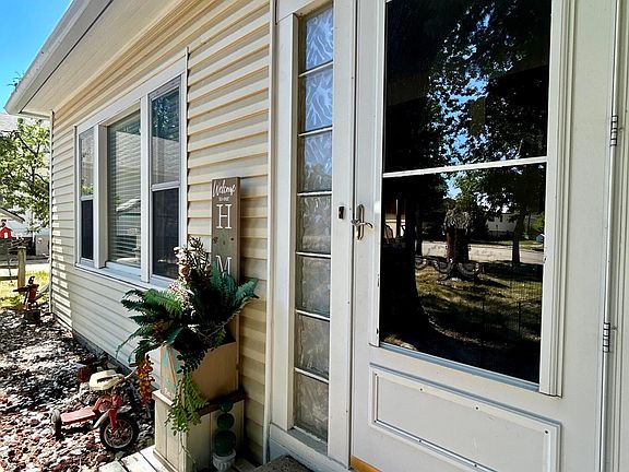 4th image of 404 Putnam St