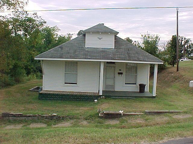 1st image of 411 N 6th St