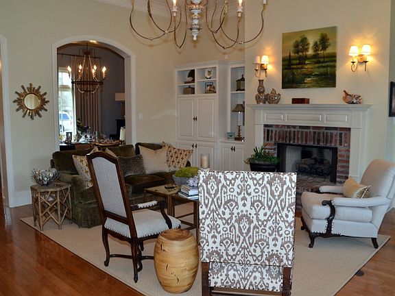 Formal living w/fireplace 