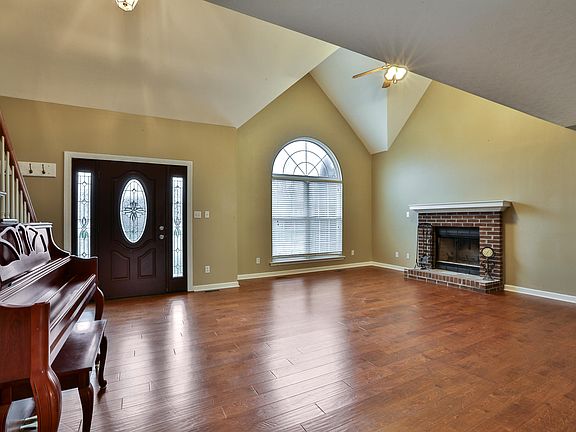 5th image of 3210 Bluegrass Dr