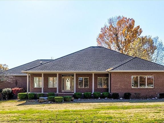 2nd image of 1020 Country Gln