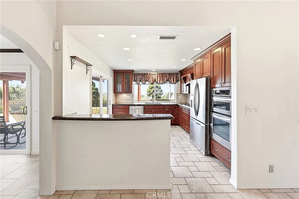 3 bed, 2.5 bath, 2036 sqft, $4,595 — Photo 4