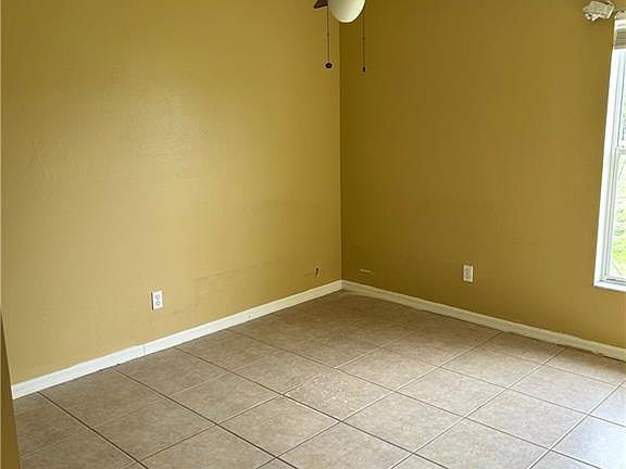 4th image of 2795 31st Ave NE