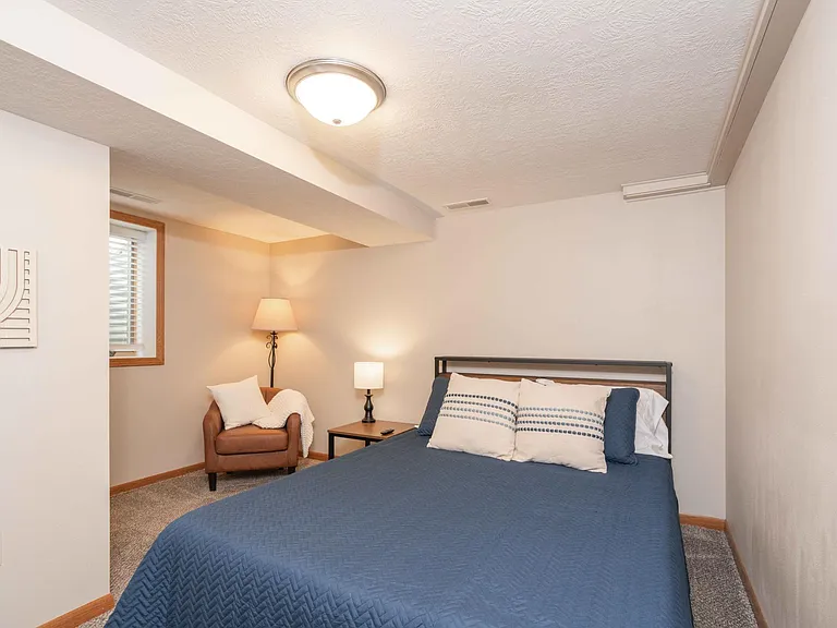 2909 S Willow Ave — Photo 7