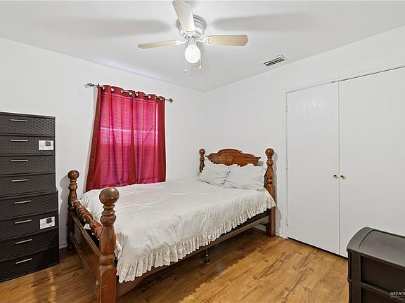 5th image of 2100 Fullerton Ave