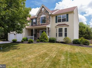 25 Lynrose Cir, Schwenksville, PA 19473