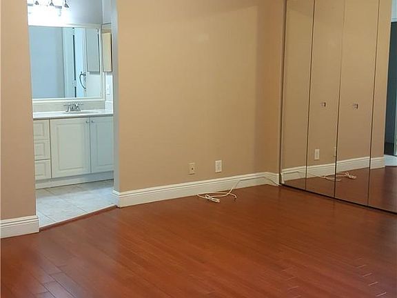 3rd image of 619 Woodgate Ln