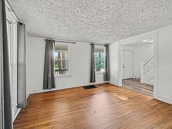 5th image of 338 College St
