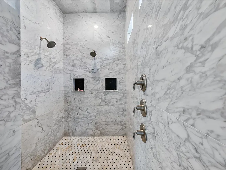 7108 Calypso Ln — Photo 21