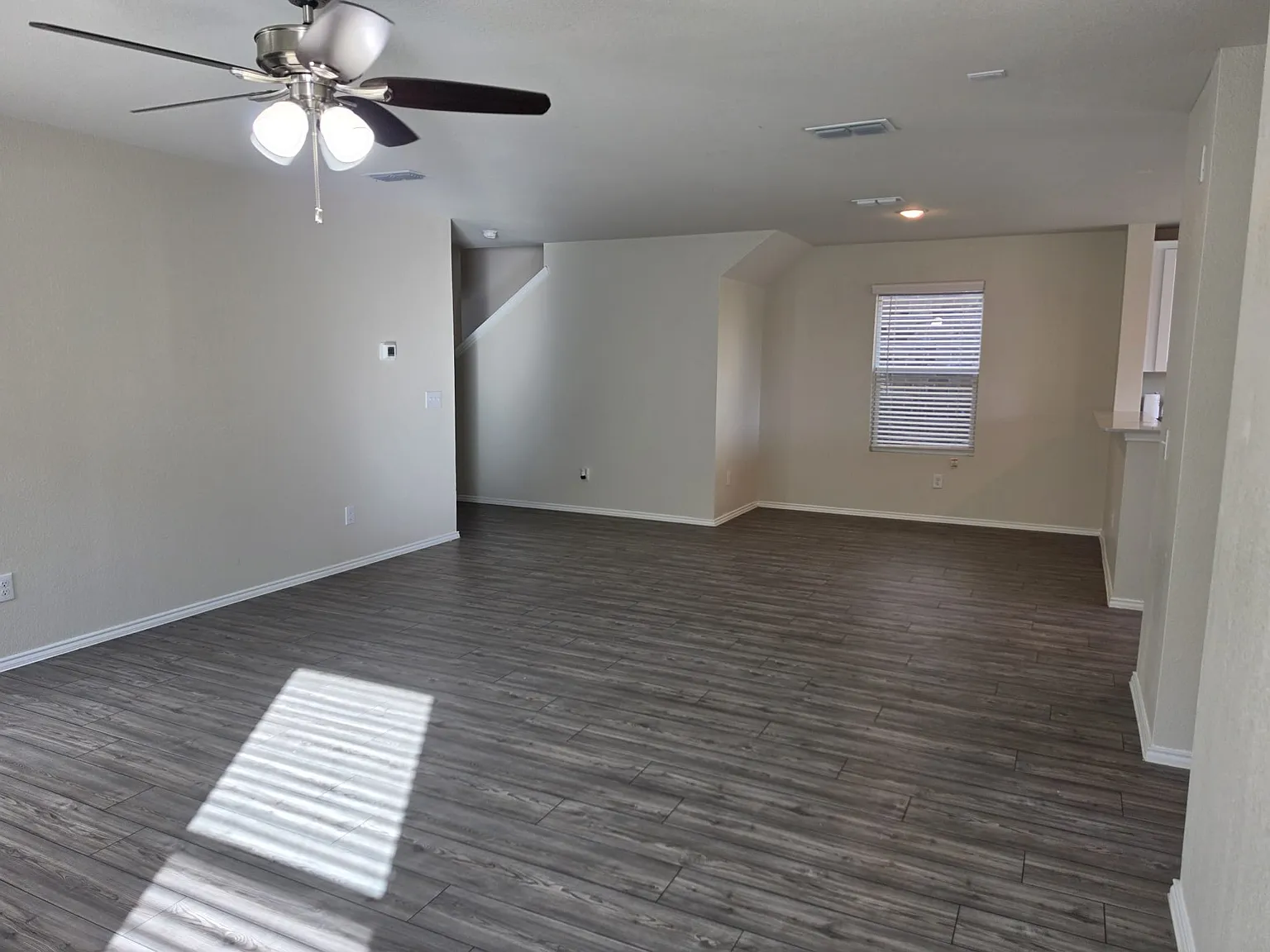4 bed, 2103 sqft, $2,095 — Photo 3