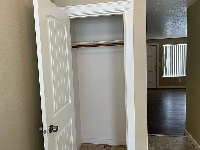 410 SW Fall St — Photo 15