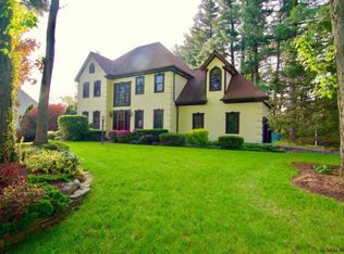 1 Cheltenham Pl, Halfmoon, NY 12065
