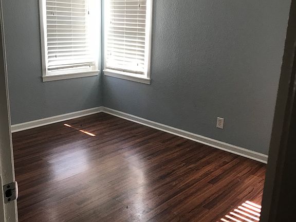 3rd image of 3001 Moffett Ave