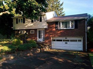 5608 Tracy Dr, Pittsburgh, PA 15236
