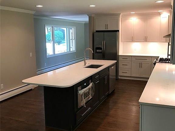 4th image of 22 Valley Brook Dr