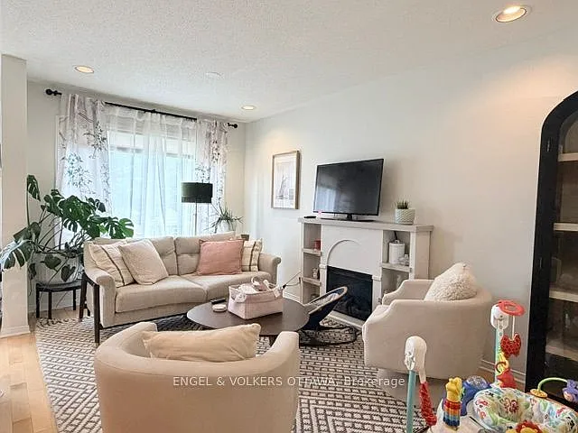 3 bed, $2,800 — Photo 2