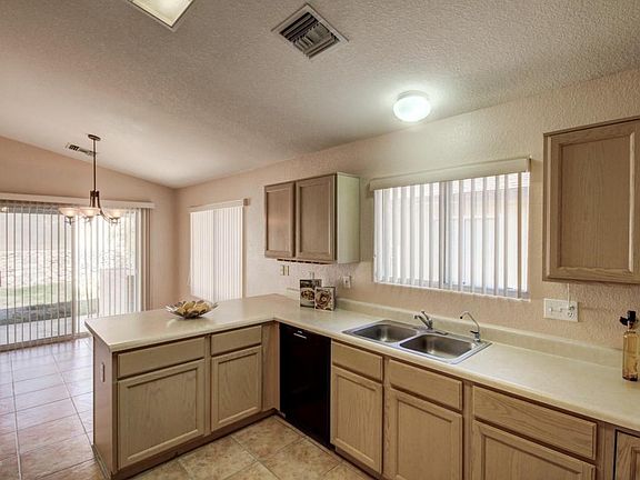 5th image of 7843 S Lennox Ln