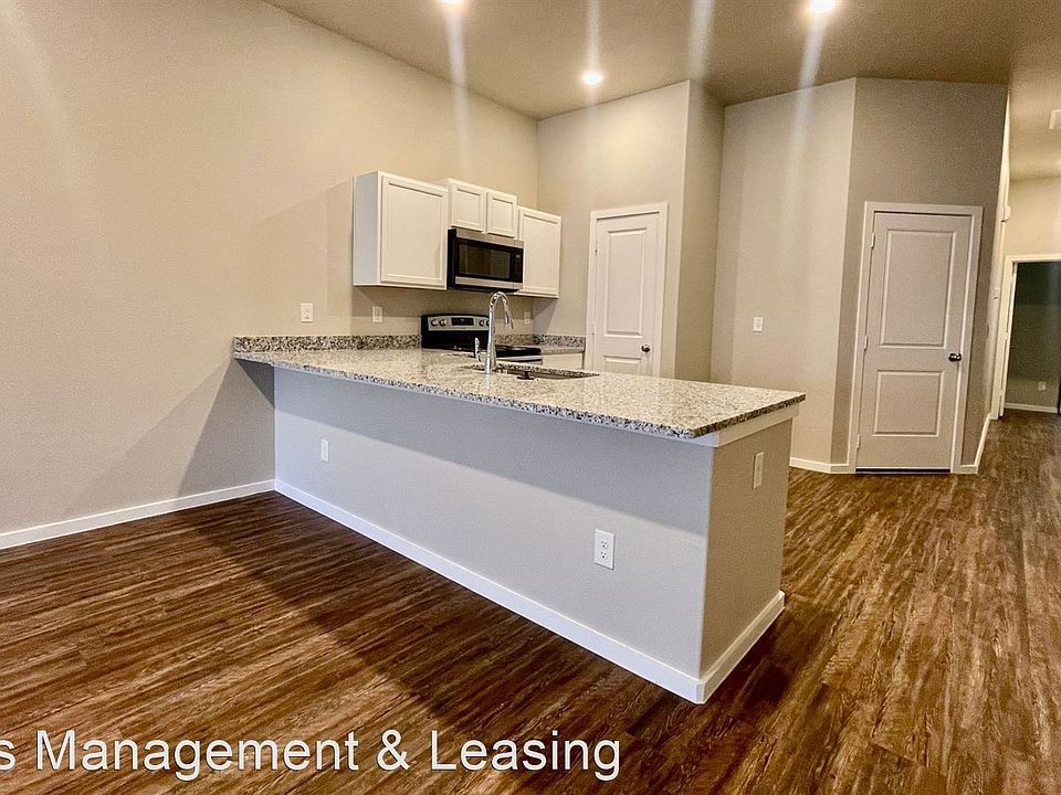 1st image of 2106 N Avenue K #B
