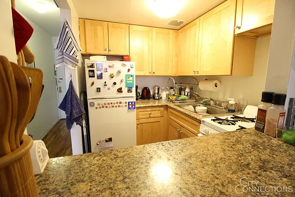 Rented by City Connections Realty | media 12