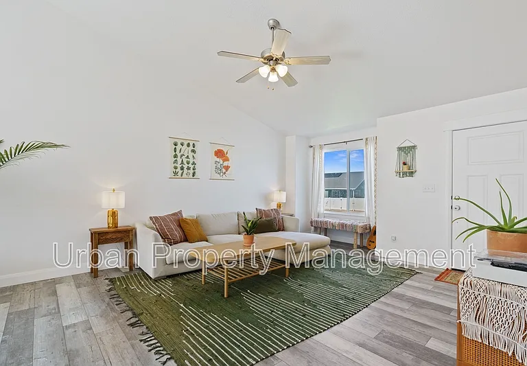 4082 N Poplar St — Photo 3