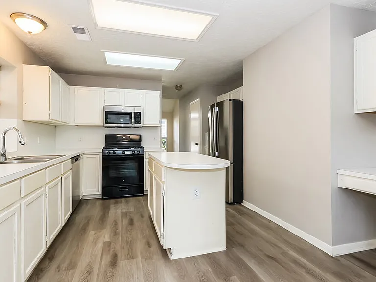 4910 Stone Harbor Dr — Photo 9