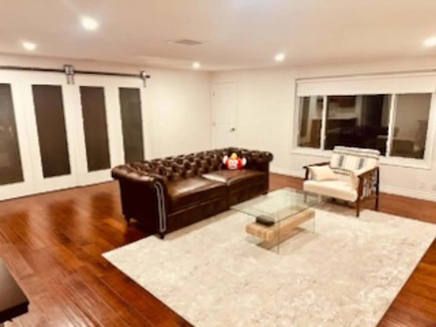 Spacious 1-bdrm back house- Available now! — Photo 4