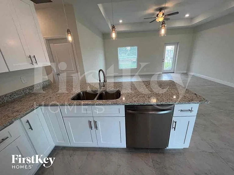 633 NW 28th St — Photo 8