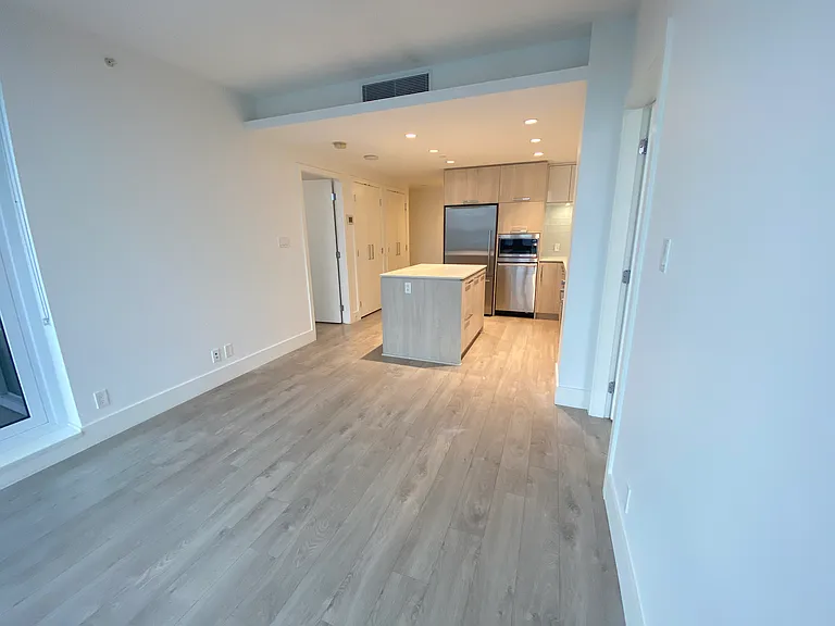 680 Seylynn Cres #1604 — Photo 16