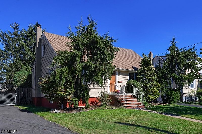 1st image of 621 Woodlawn Ave