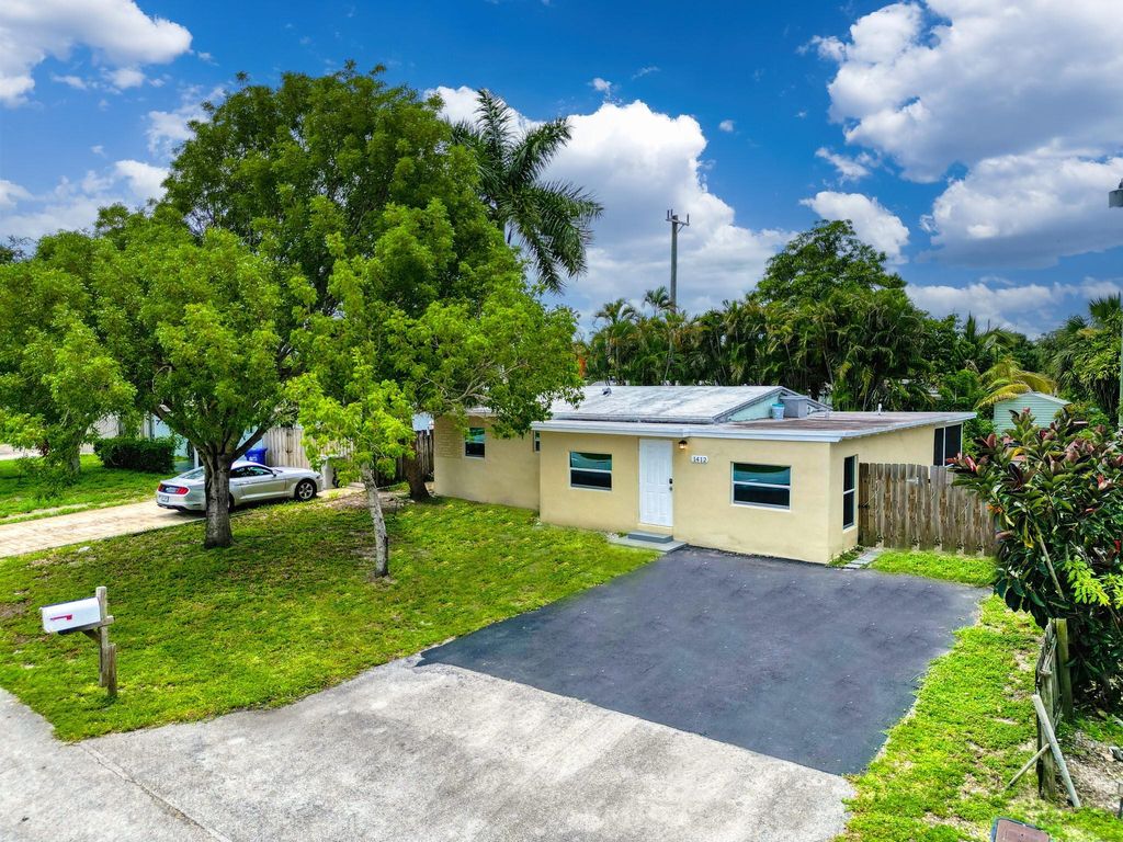 1412 NE 25th Court, photo 4