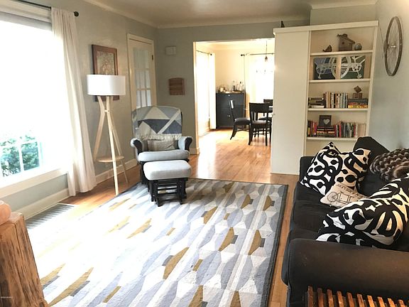 3rd image of 1401 Lakeway Ave