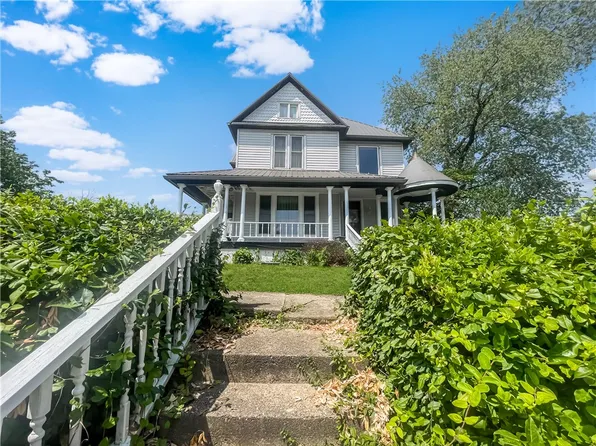 29 N York St, Martinsville, IL 62442