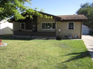 2303 W Wildwood Rd, Wichita, KS 67217