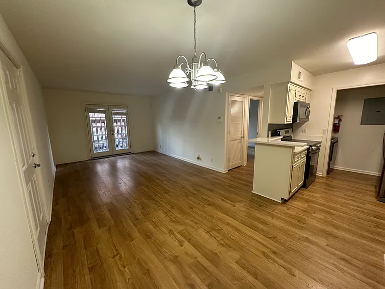 2905 Burch Ave #8 — Photo 32